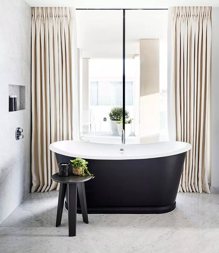 وان حمام مشکی