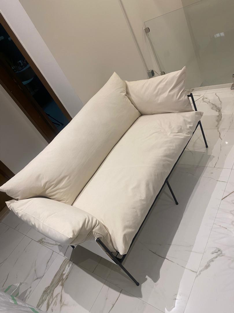 کاناپه فلزی